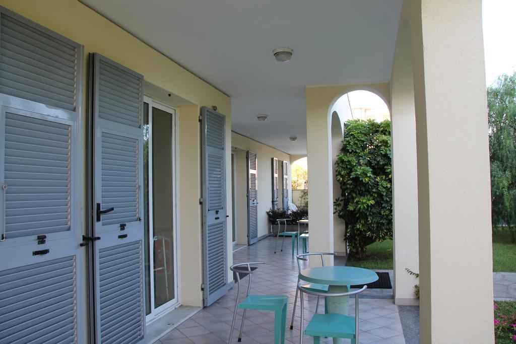 Residence Villa Carmen Fronte Mare A 50 Mt Pietra Ligure Cameră foto