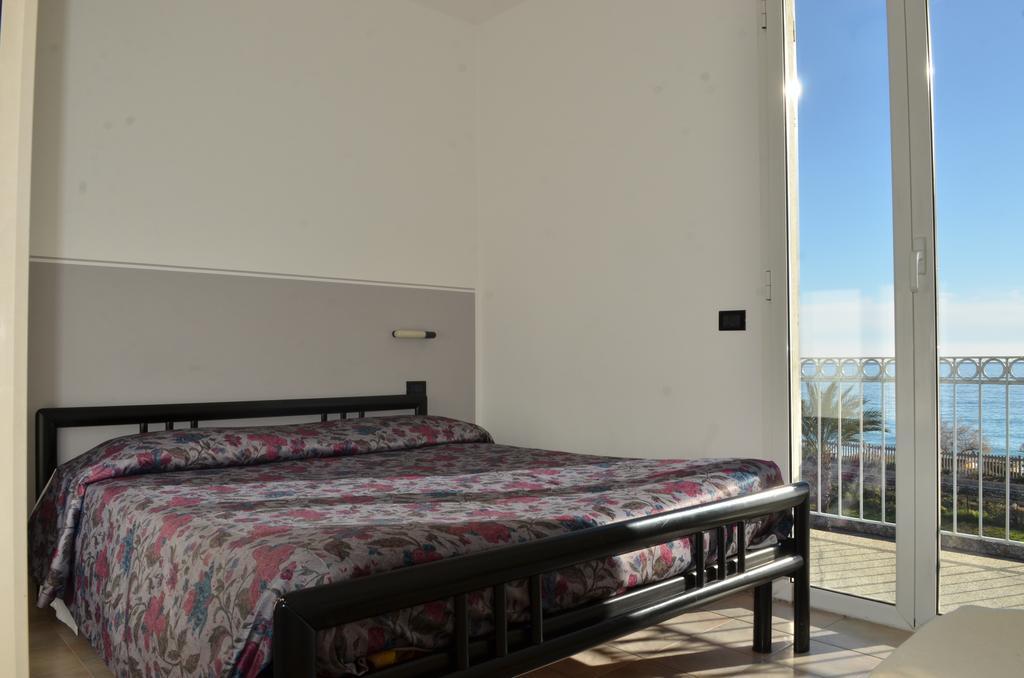 Residence Villa Carmen Fronte Mare A 50 Mt Pietra Ligure Exterior foto